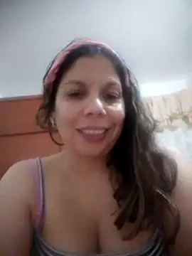 Snapshot of Carliina_Soussa chatting on 10/24/25, 11:34 Carliina Soussa online show from 10/24/25, 11:34