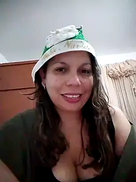 Snapshot of Carliina_Soussa chatting on 11/04/25, 10:31 Carliina Soussa online show from 11/04/25, 10:31