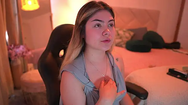 Lau Bee online show from 10/19/25, 05:24