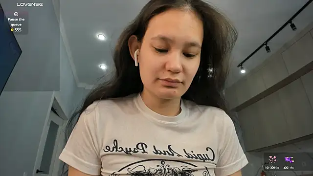 Snapshot of miss_shine chatting on 12/24/24, 04:55 miss shine online show from 12/24/24, 04:55