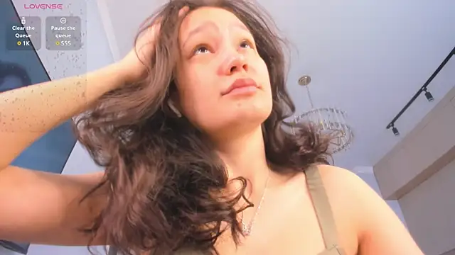 Snapshot of miss_shine chatting on 03/22/25, 04:03 miss shine online show from 03/22/25, 04:03
