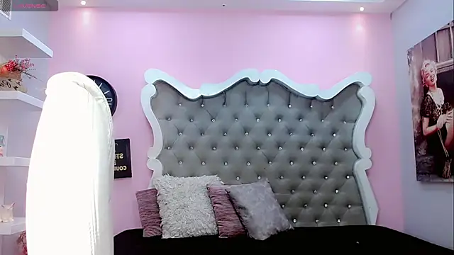 Snapshot of Sophia-Isabella chatting on 01/20/25, 11:10 Sophia-Isabella online show from 01/20/25, 11:10