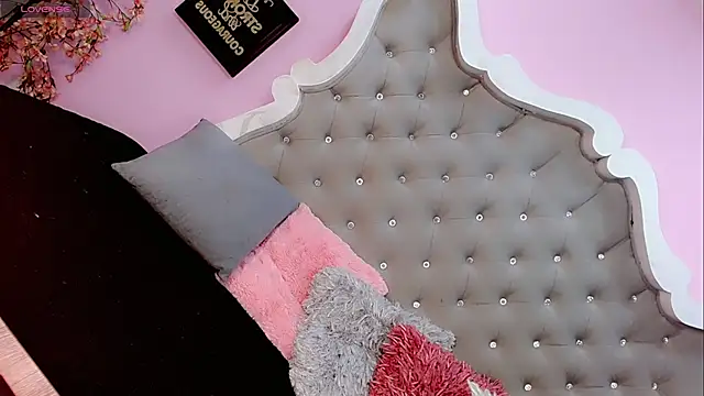 Snapshot of Sophia-Isabella chatting on 02/10/25, 07:49 Sophia-Isabella online show from 02/10/25, 07:49