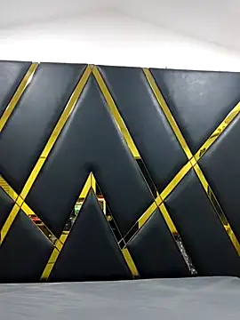 Adel Nesbiit online show from 10/12/25, 10:03