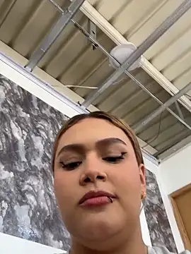 Snapshot of SofiaJoness_ chatting on 11/20/25, 08:08 SofiaJoness online show from 11/20/25, 08:08