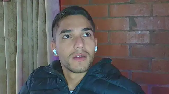 Snapshot of Leandro_valenzuela chatting on 02/05/25, 12:17 Leandro valenzuela online show from 02/05/25, 12:17