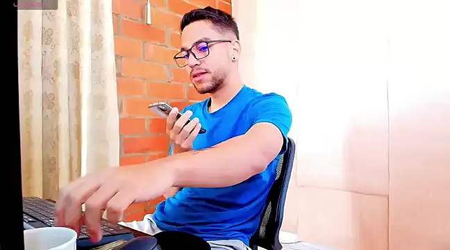 Snapshot of Leandro_valenzuela chatting on 03/12/25, 02:56 Leandro valenzuela online show from 03/12/25, 02:56
