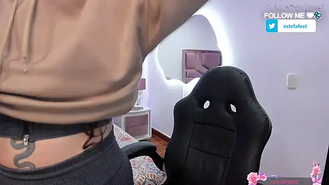 Estefany777 online show from 03/20/25, 10:32