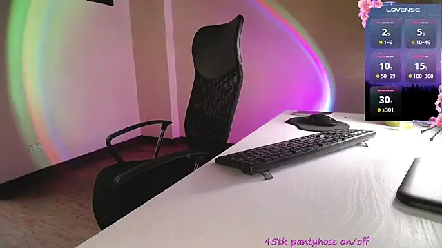 Estefany777 online show from 10/26/25, 10:25