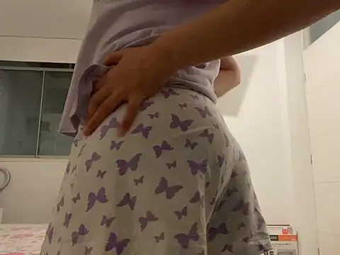 Snapshot of ForeverLola2024 chatting on 12/19/24, 03:18 ForeverLola2024 online show from 12/19/24, 03:18