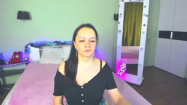 Snapshot of AngellLika chatting on 12/12/24, 04:43 AngellLika online show from 12/12/24, 04:43