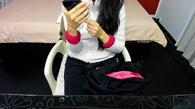 Snapshot of Abrillee1 chatting on 01/04/25, 07:02 Abrillee1 online show from 01/04/25, 07:02