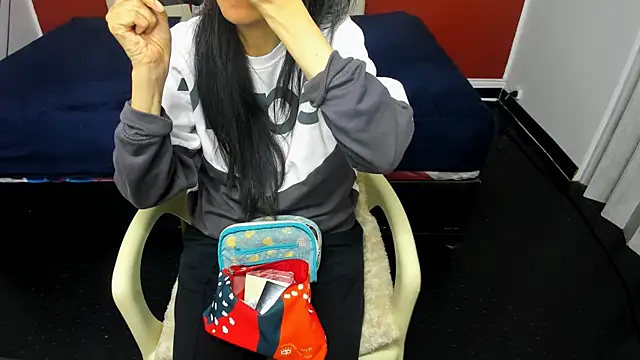 Snapshot of Abrillee1 chatting on 01/14/25, 07:32 Abrillee1 online show from 01/14/25, 07:32