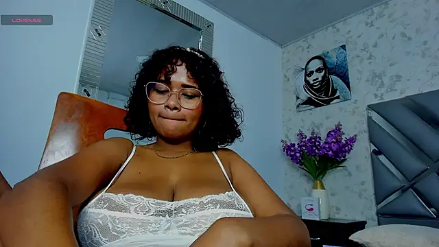 Snapshot of moon_HoneyX chatting on 03/03/25, 05:07 moon HoneyX online show from 03/03/25, 05:07