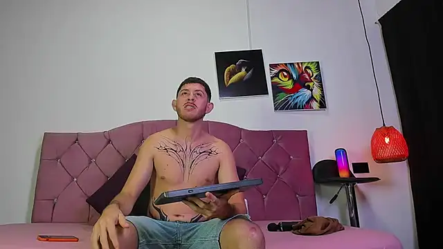 Snapshot of louis_bcasta1 chatting on 03/03/25, 11:00 louis bcasta1 online show from 03/03/25, 11:00