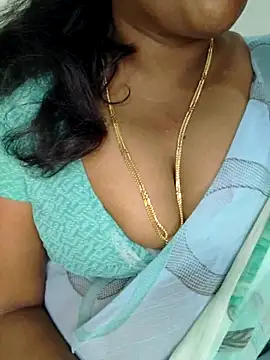 Snapshot of Sexy_Ammu_Telugu chatting on 02/13/25, 04:17 Sexy Ammu Telugu online show from 02/13/25, 04:17