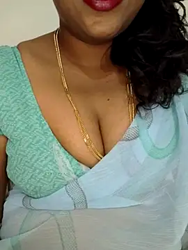 Snapshot of Sexy_Ammu_Telugu chatting on 02/25/25, 02:36 Sexy Ammu Telugu online show from 02/25/25, 02:36