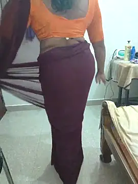 Snapshot of Sexy_Ammu_Telugu chatting on 03/17/25, 04:11 Sexy Ammu Telugu online show from 03/17/25, 04:11