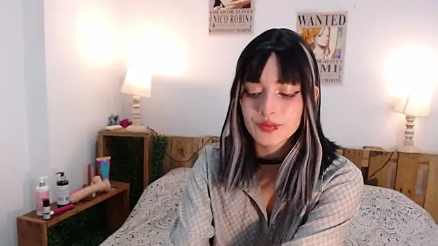 Snapshot of EvaHalsey chatting on 12/07/24, 01:47 EvaHalsey online show from 12/07/24, 01:47