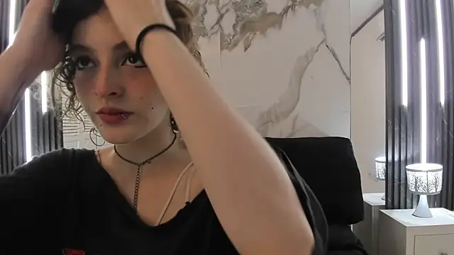 Snapshot of EvaHalsey chatting on 09/10/25, 07:25 EvaHalsey online show from 09/10/25, 07:25