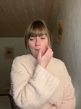 Snapshot of Milla__one chatting on 12/03/24, 05:55 Milla one online show from 12/03/24, 05:55