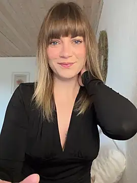 Snapshot of Milla__one chatting on 12/18/24, 08:53 Milla one online show from 12/18/24, 08:53