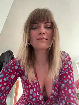 Snapshot of Milla__one chatting on 12/26/24, 10:26 Milla one online show from 12/26/24, 10:26