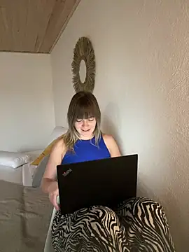 Snapshot of Milla__one chatting on 12/31/24, 01:19 Milla one online show from 12/31/24, 01:19