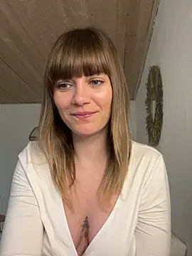 Snapshot of Milla__one chatting on 02/11/25, 11:32 Milla one online show from 02/11/25, 11:32