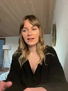 Snapshot of Milla__one chatting on 02/18/25, 04:26 Milla one online show from 02/18/25, 04:26