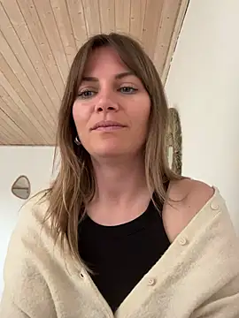 Snapshot of Milla__one chatting on 03/10/25, 02:26 Milla one online show from 03/10/25, 02:26