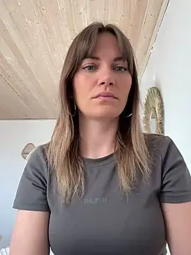 Snapshot of Milla__one chatting on 03/18/25, 03:31 Milla one online show from 03/18/25, 03:31