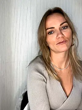 Snapshot of Milla__one chatting on 09/22/25, 10:39 Milla one online show from 09/22/25, 10:39