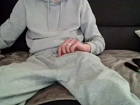 Snapshot of ElViko11 chatting on 12/06/24, 12:49 ElViko11 online show from 12/06/24, 12:49