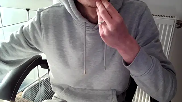 Snapshot of ElViko11 chatting on 02/14/25, 02:44 ElViko11 online show from 02/14/25, 02:44