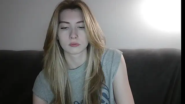 Snapshot of ErikaShyy chatting on 02/05/25, 03:20 ErikaShyy online show from 02/05/25, 03:20