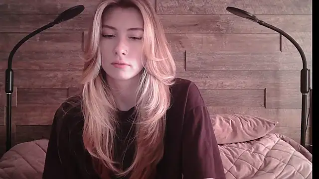 Snapshot of ErikaShyy chatting on 03/07/25, 10:24 ErikaShyy online show from 03/07/25, 10:24