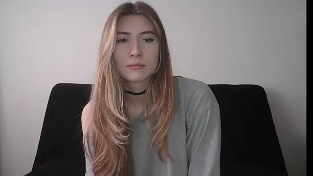 Snapshot of ErikaShyy chatting on 10/14/25, 11:00 ErikaShyy online show from 10/14/25, 11:00