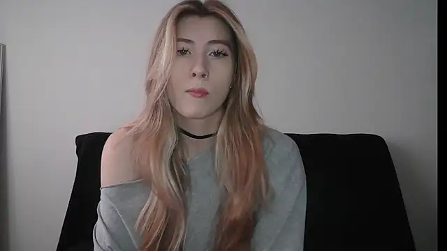 Snapshot of ErikaShyy chatting on 10/29/25, 10:50 ErikaShyy online show from 10/29/25, 10:50