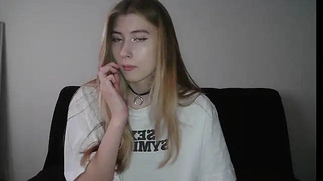 Snapshot of ErikaShyy chatting on 11/04/25, 11:53 ErikaShyy online show from 11/04/25, 11:53