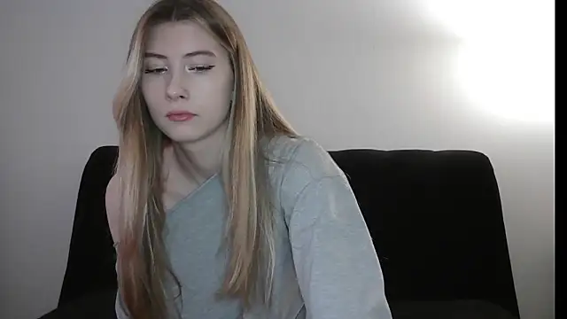 Snapshot of ErikaShyy chatting on 11/20/25, 10:59 ErikaShyy online show from 11/20/25, 10:59