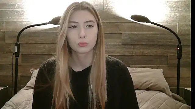 Snapshot of ErikaShyy chatting on 11/25/25, 11:10 ErikaShyy online show from 11/25/25, 11:10