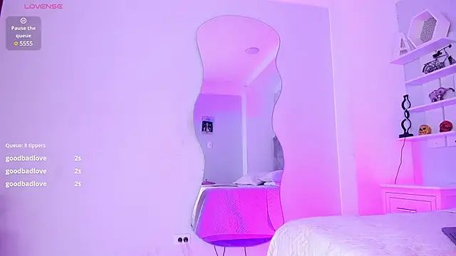 Snapshot of LiaFlowers chatting on 12/08/24, 12:29 LiaFlowers online show from 12/08/24, 12:29