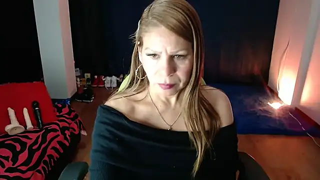 Snapshot of shirly_vannicelli chatting on 10/04/25, 03:37 shirly vannicelli online show from 10/04/25, 03:37