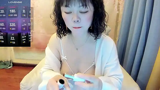 Snapshot of Pennyee chatting on 02/18/25, 12:37 Pennyee online show from 02/18/25, 12:37