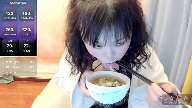 Snapshot of Pennyee chatting on 03/05/25, 03:40 Pennyee online show from 03/05/25, 03:40