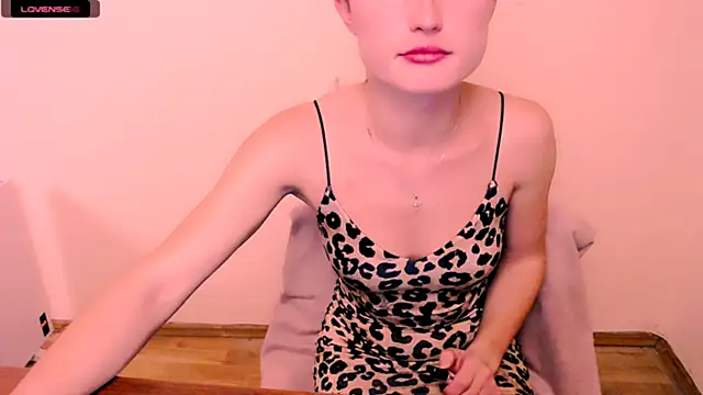Snapshot of Felliciya chatting on 12/11/24, 01:28 Felliciya online show from 12/11/24, 01:28