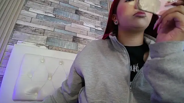 Snapshot of Mia_Rinn chatting on 01/15/25, 12:47 Mia Rinn online show from 01/15/25, 12:47