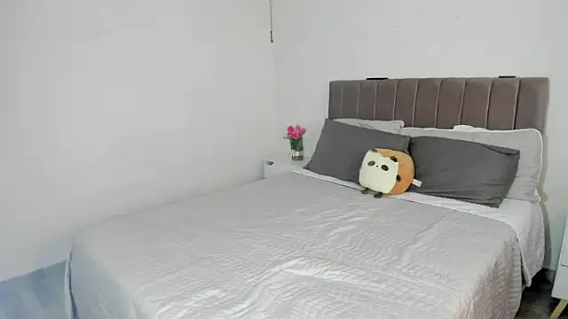 Ori valentina online show from 09/19/25, 07:47