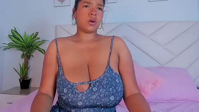 Snapshot of Brianna_bigboobs chatting on 01/03/25, 11:03 Brianna bigboobs online show from 01/03/25, 11:03